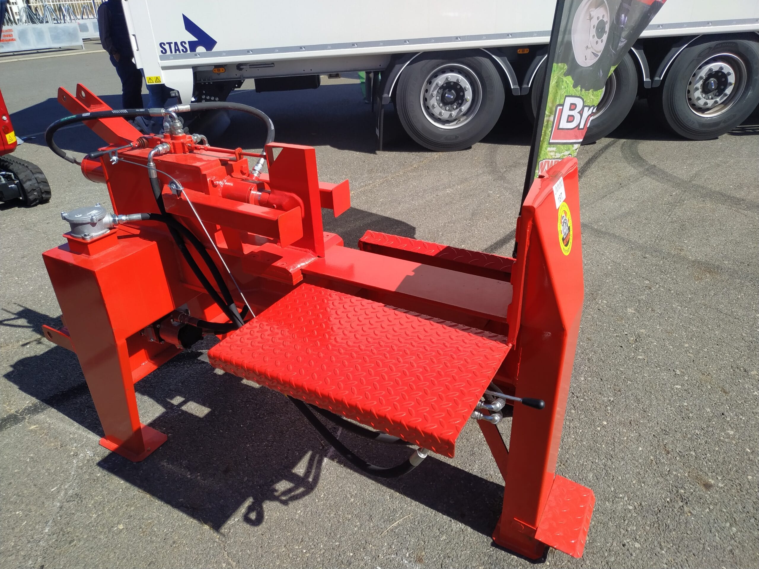 ASTILLADOR-DE-LENA-TJM-18T-CON-CARGADOR-DE-TRONCOS-6-1