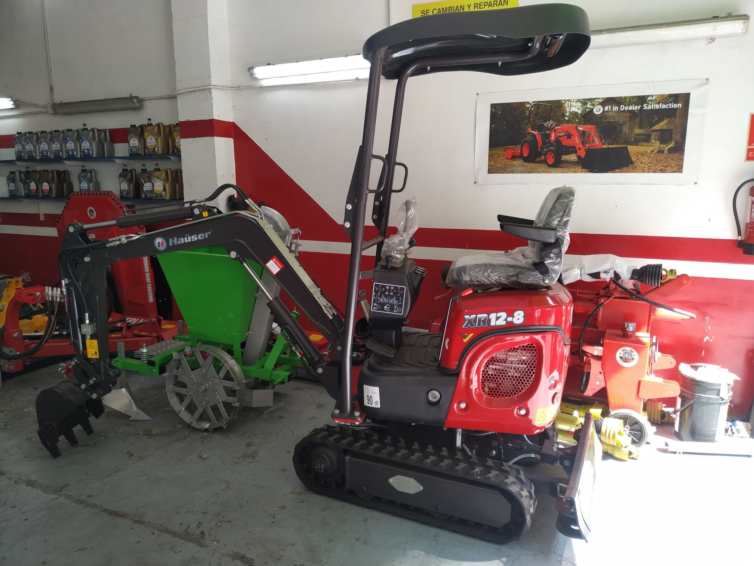 MINIRECTOEXCAVADORA-HAUSER-XR12-8-KUBOTA-3CYL-12T-1