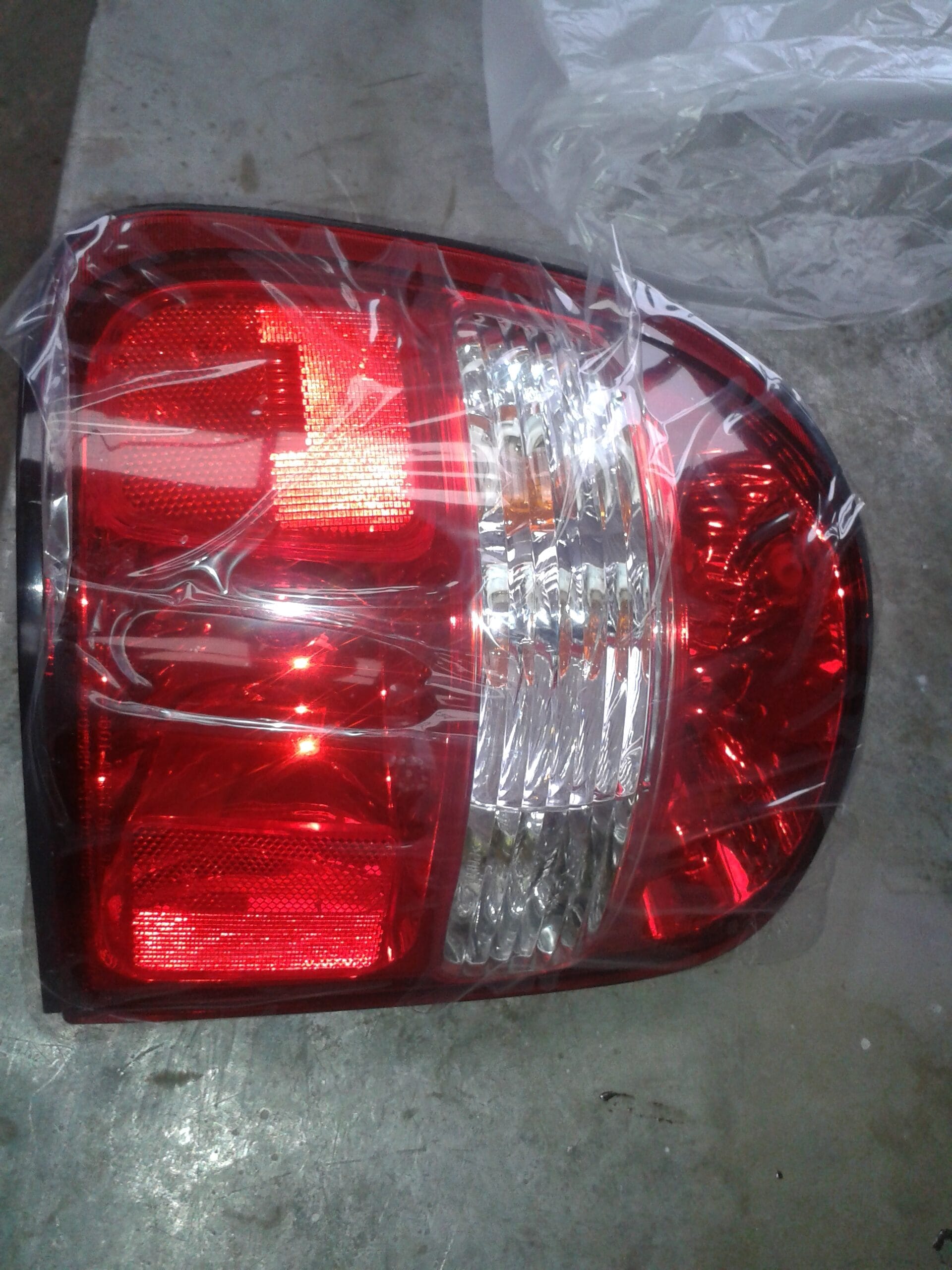 PILOTO-TRASERO-IZQUIERDO-KIA-SPORTAJE-OKO08G51160A-1