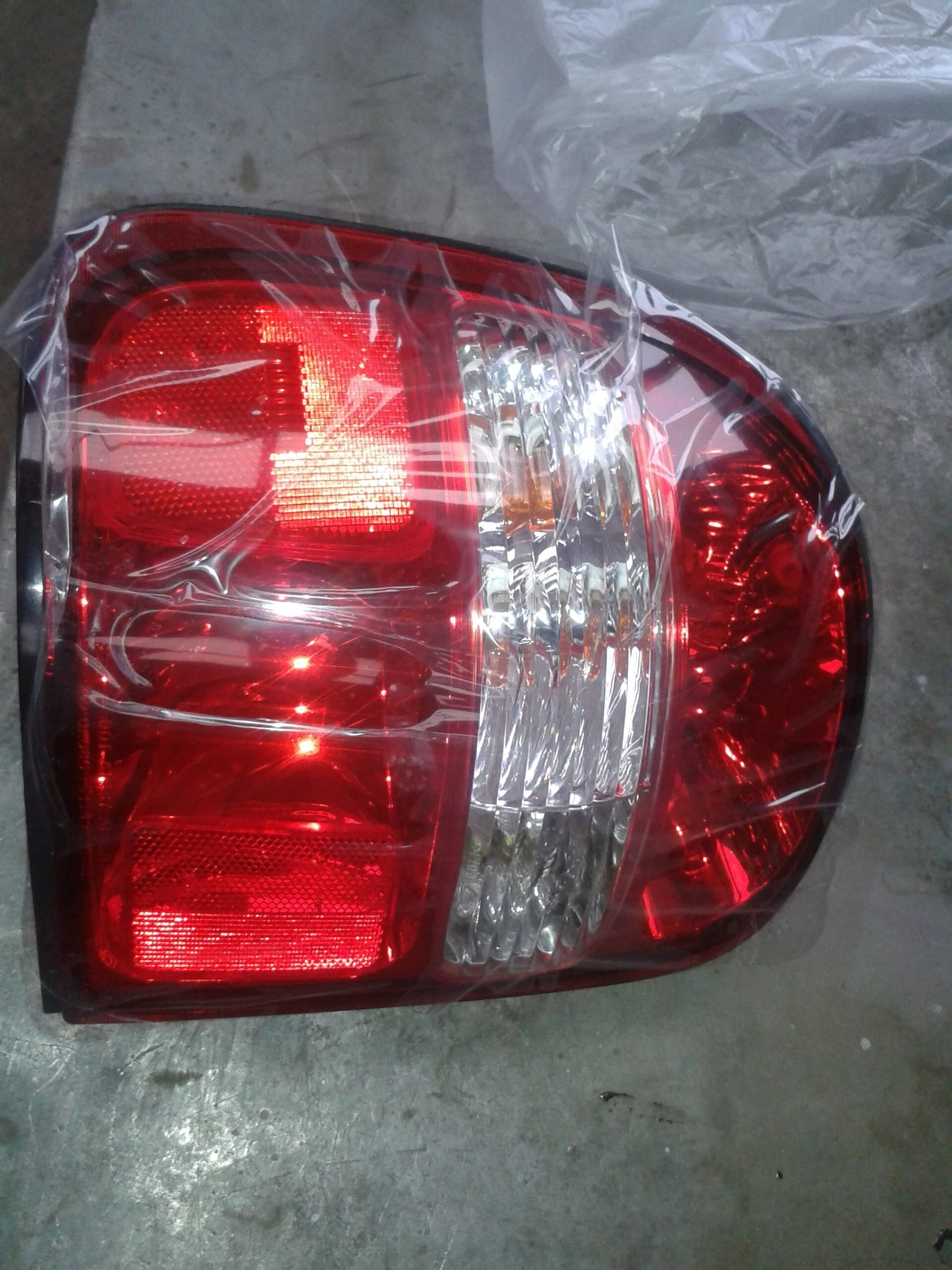 PILOTO-TRASERO-IZQUIERDO-KIA-SPORTAJE-OKO08G51160A-1